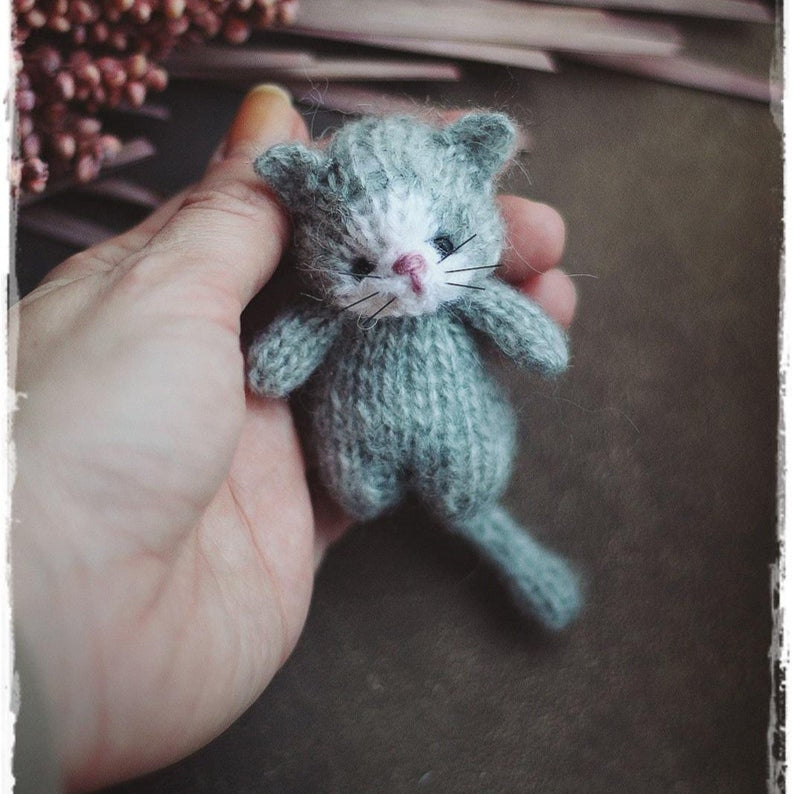 Tiny kitten knitting pattern