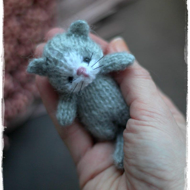 Tiny kitten knitting pattern