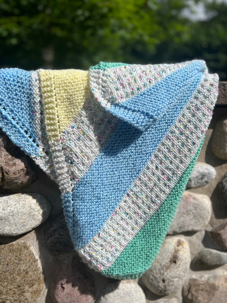 Hugs 'N Kisses Baby Blanket Knitting Pattern