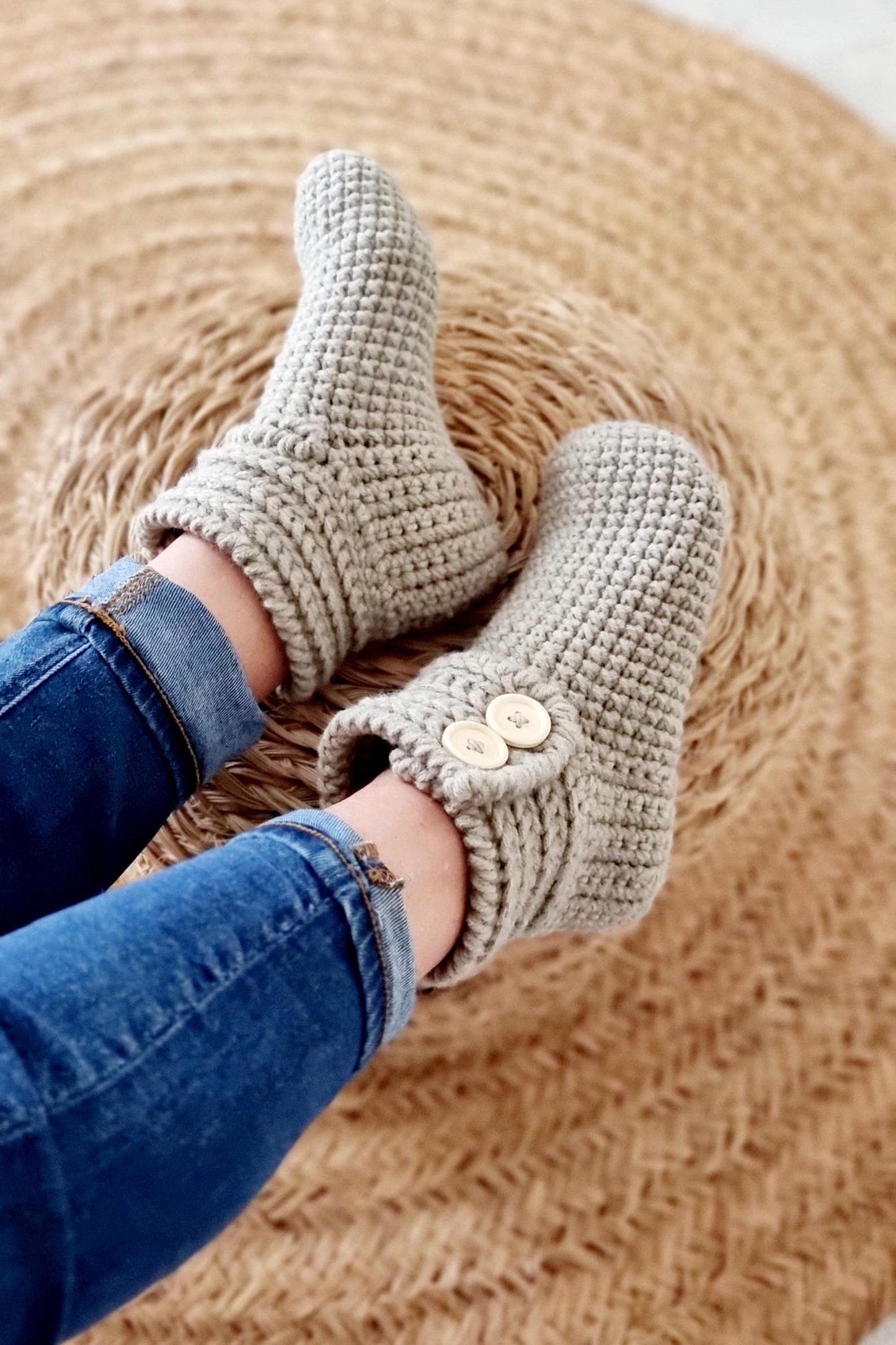 socks for every size, easy crochet pattern