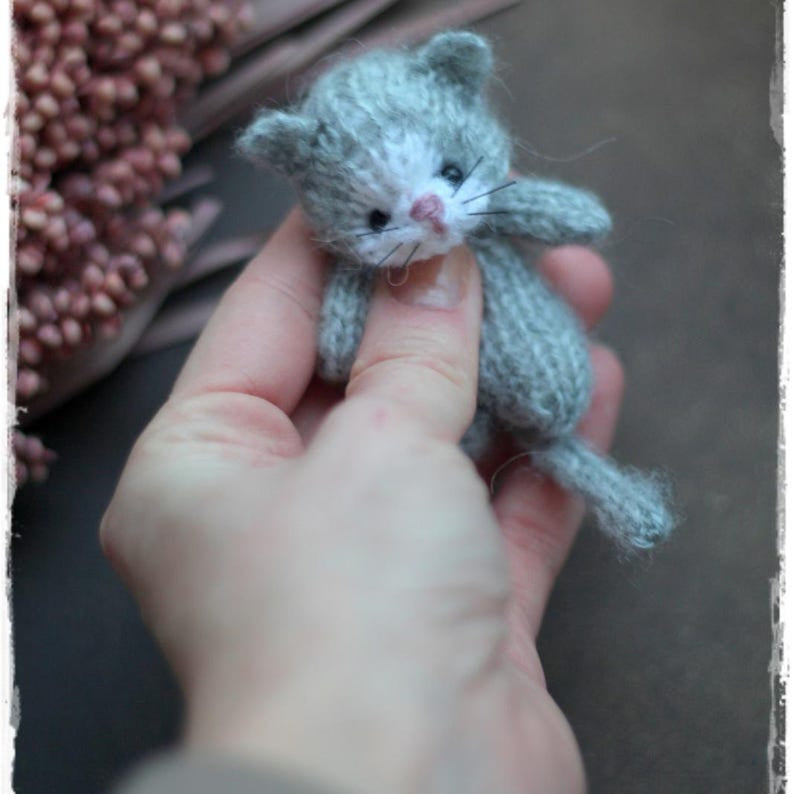 Tiny kitten knitting pattern