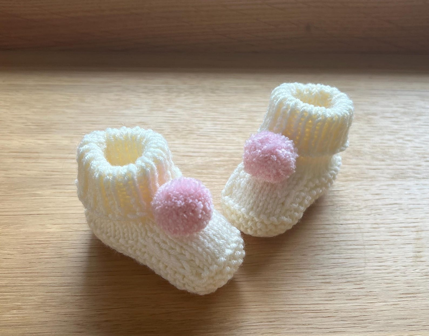 Pom Pom Booties Knitting Pattern