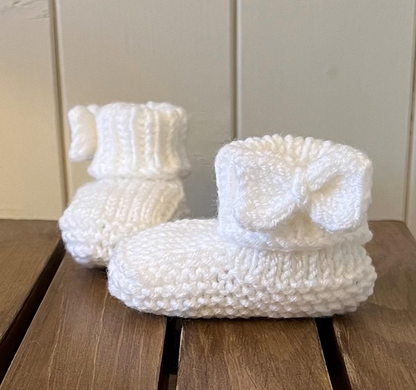 Baby Luna Bow Booties Knitting Pattern