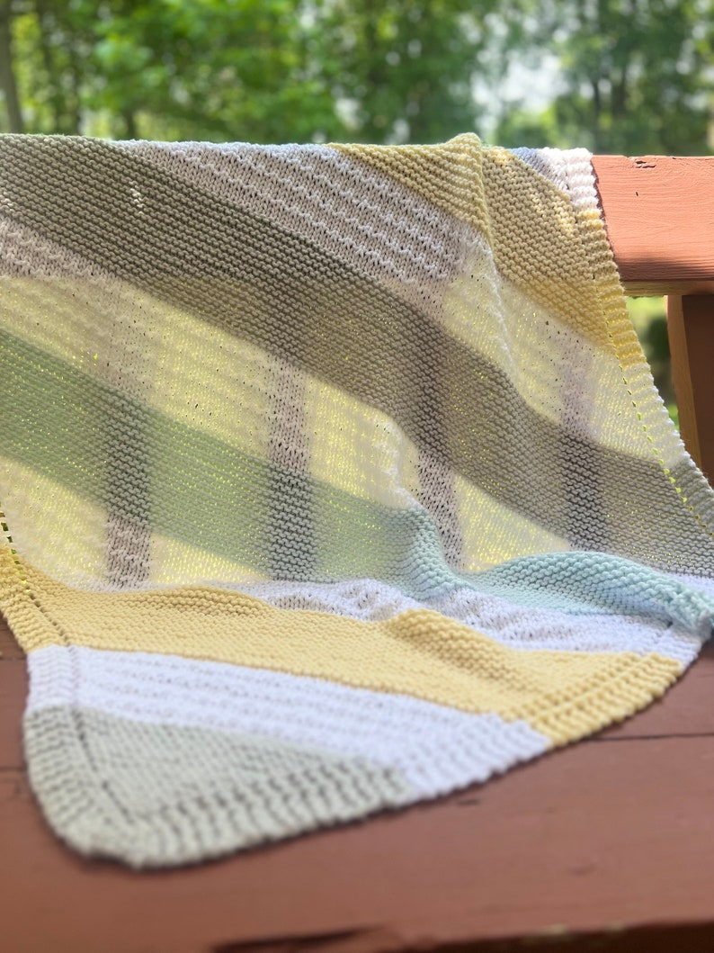 Hugs 'N Kisses Baby Blanket Knitting Pattern