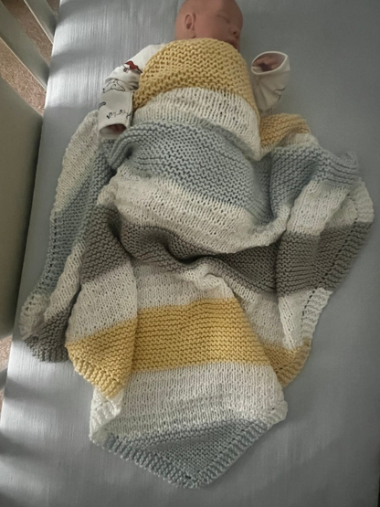 Hugs 'N Kisses Baby Blanket Knitting Pattern