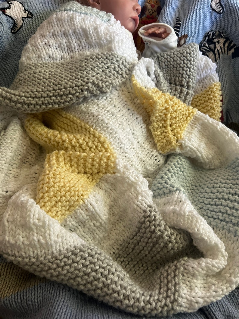 Hugs 'N Kisses Baby Blanket Knitting Pattern