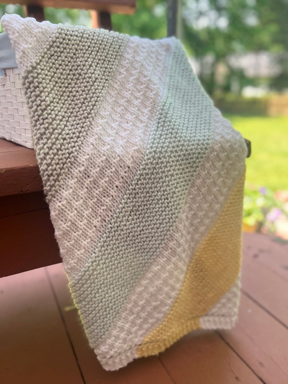 Hugs 'N Kisses Baby Blanket Knitting Pattern