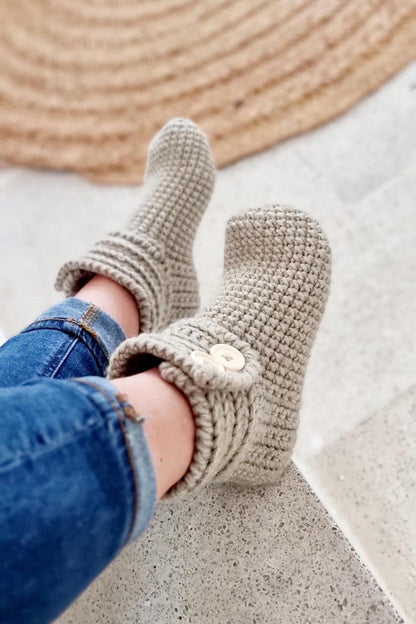 socks for every size, easy crochet pattern